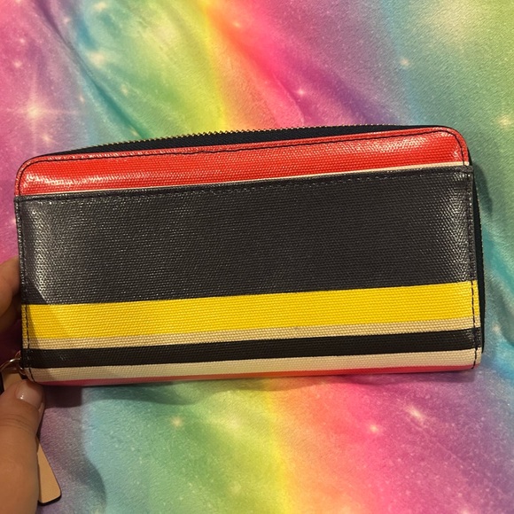 Kate spade large zip around wallet - Picture 2 of 3
